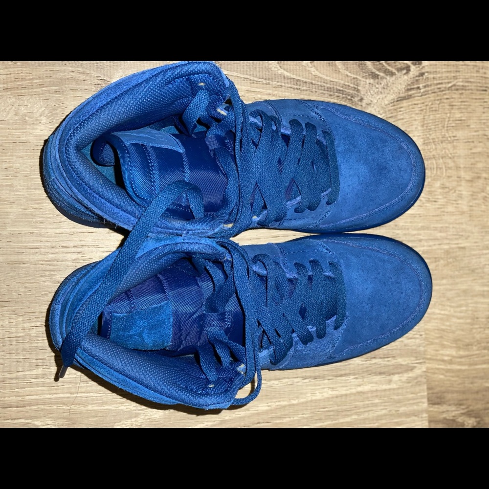 Nike - Picture 2 of 4
